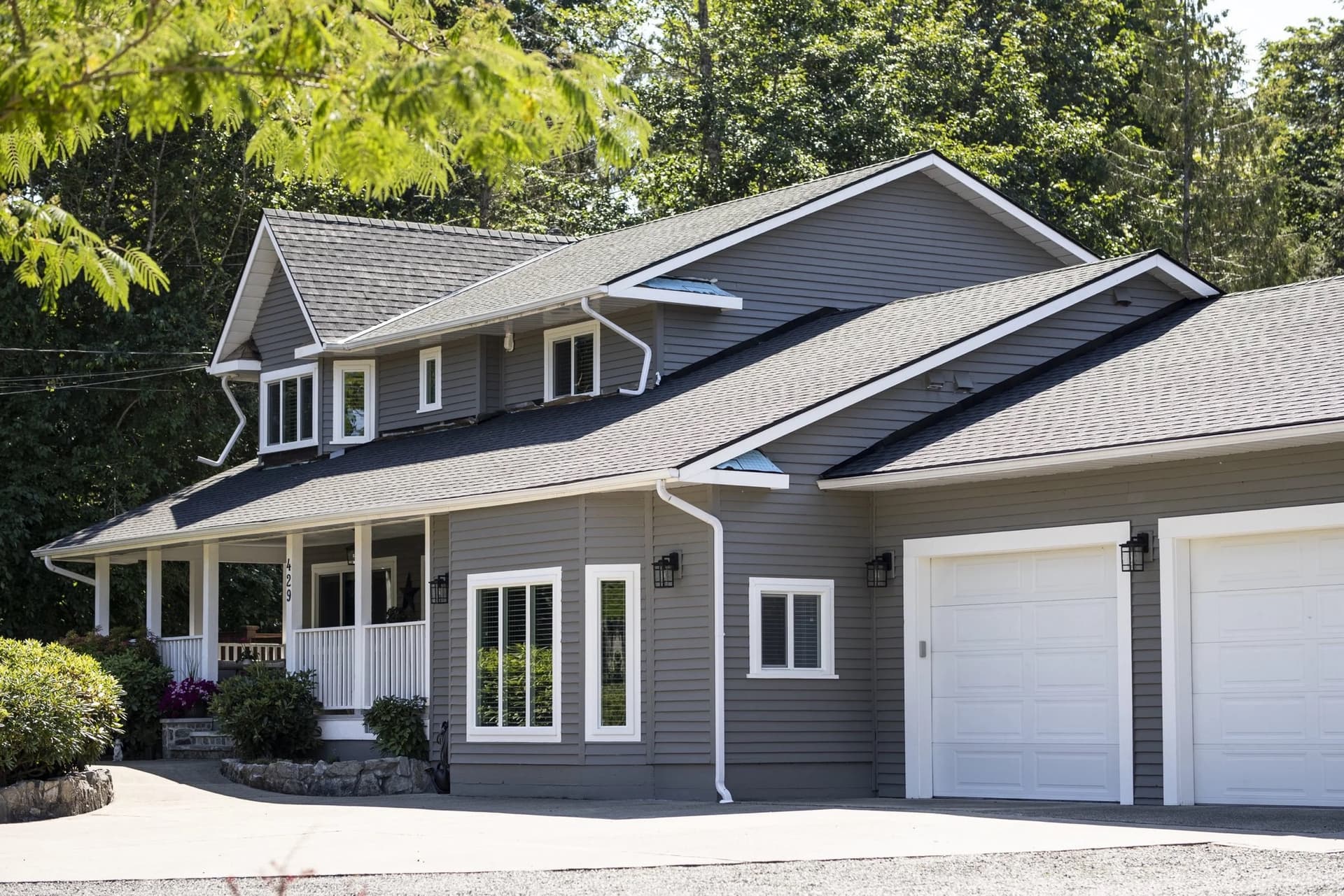 West Island family home with clean windows and siding